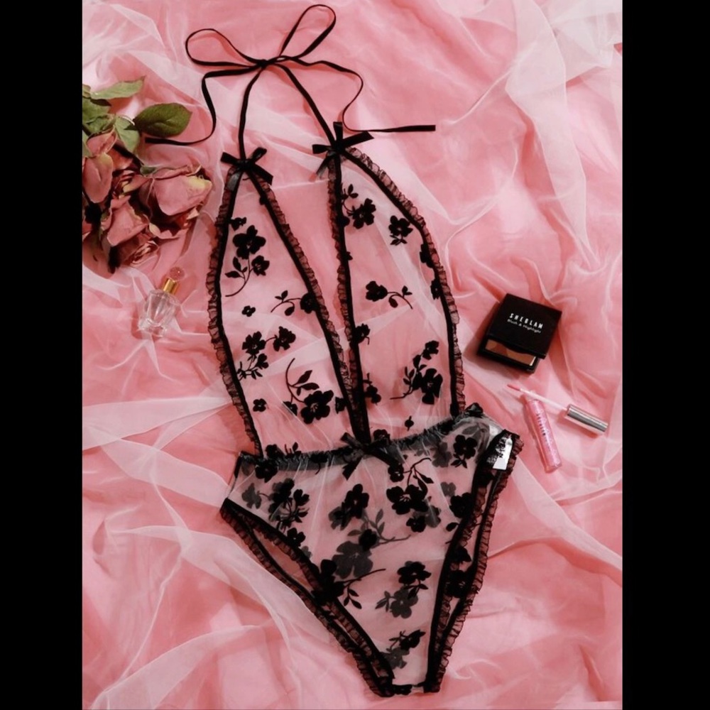 SEXY BLACK FLORAL LINGERIE (MEDIUM)